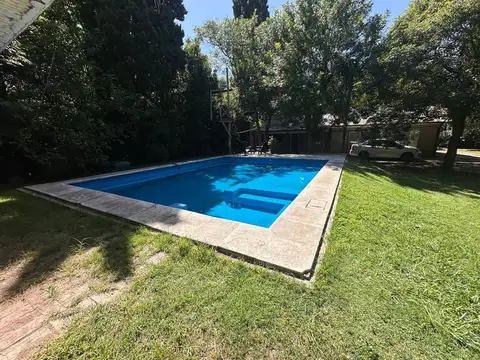 Casa 4 ambientes con 2 baños