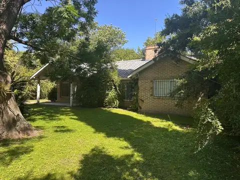 VENTA CASA 4 AMBIENTES C/ DEP. Y PARQUE LOMA VERDE