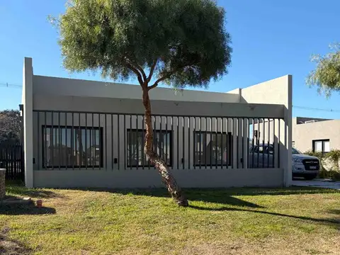 VENTA CASA A ESTRENAR 3 DORMITORIOS PILAR DEL ESTE