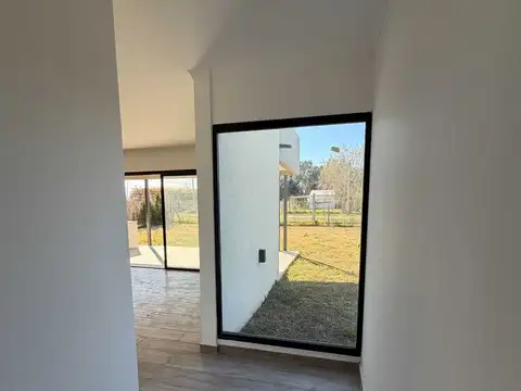 Casa 6 ambientes con 2 baños