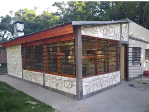 Casa quinta dos dormitorios La Plata Abasto