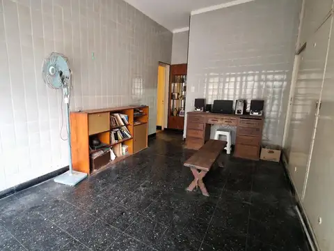 Casa 7 ambientes con 2 baños