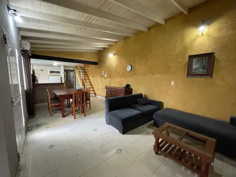 Depto Tipo Casa 4 ambientes con 2 baños