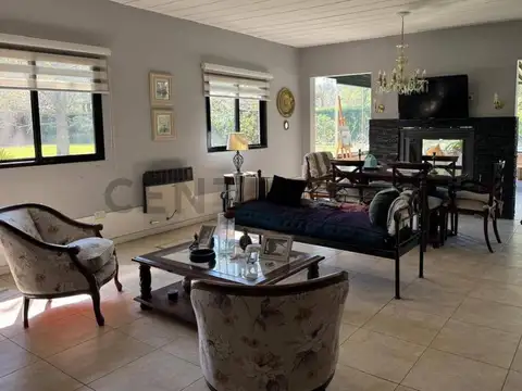 Casa 5 ambientes con 2 baños