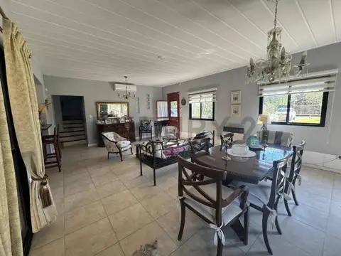 Casa en Venta con 4 cocheras