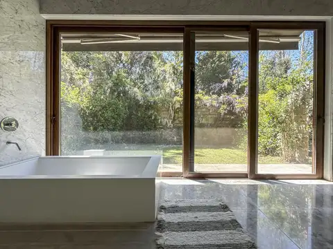 CASA EN VENTA · LOS PINGÜINOS
