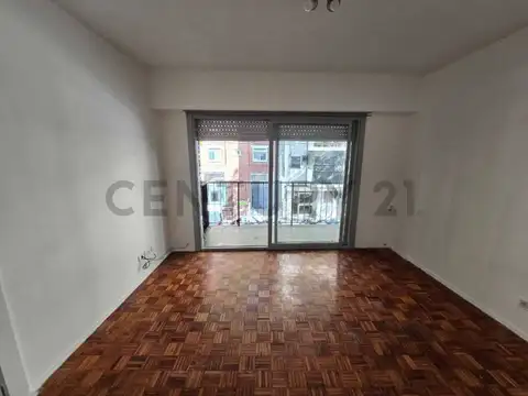 Solis 1028 , Piso 1