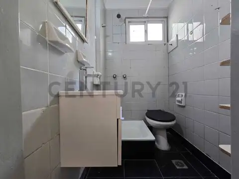 Solis 1028 , Piso 1