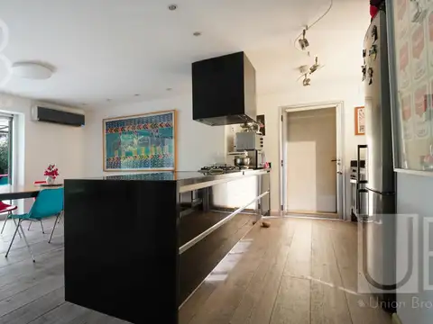 Casa en Venta con 3 cocheras