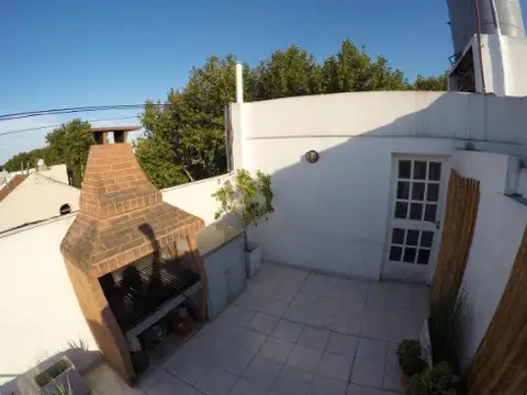 Departamento tipo casa 2 ambientes con terraza y parrilla en venta en Villa Urquiza