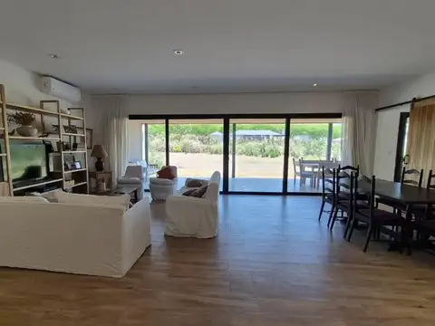 Casa en Venta en Praderas De San Lorenzo, USD 450.000