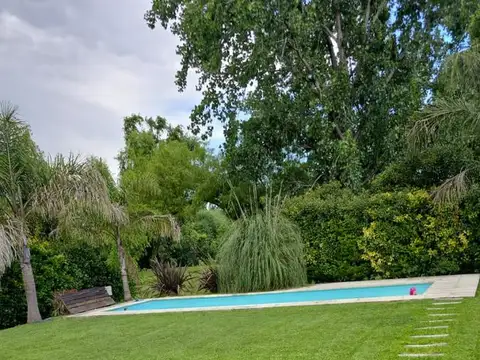Casa en Venta con 2 cocheras