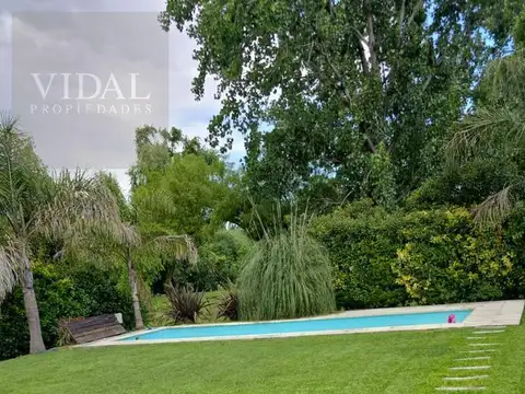 Casa en Venta con 2 cocheras