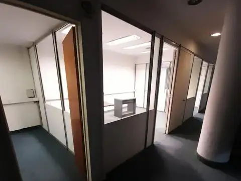 Oficina Monoambiente con 8 baños