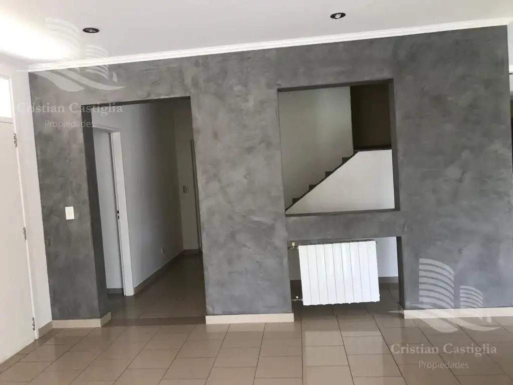 Casa - 290  m² Cubierta | 4 dormitorios | 12 años | 3 baños | 5 ambientes | 2 cocheras