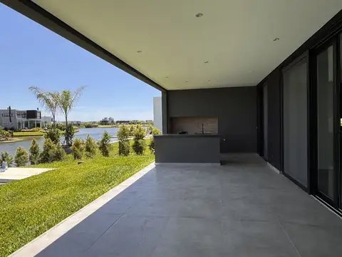 Casa en Carpinchos a estrenar a la laguna - 4 suites