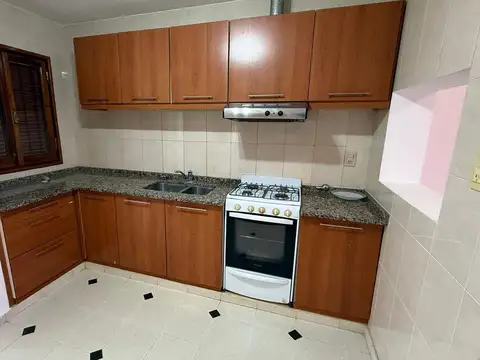 Casa en Alquiler con 1 cochera