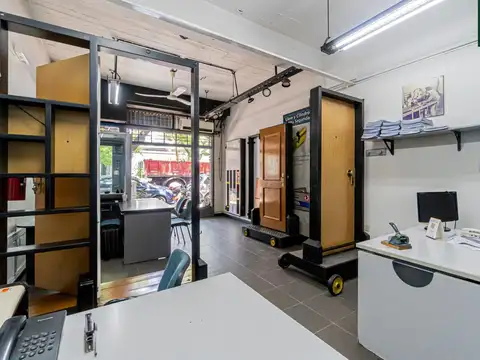 Local en Venta en Parque Chas, USD 225.000