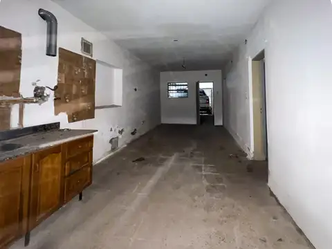 CASA A RECICLAR BARRIO LAS DELICIAS