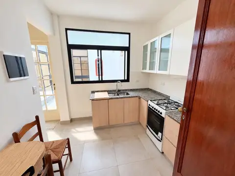 Depto Tipo Casa en Alquiler con 1 cocheras