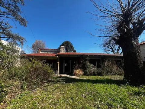 Casa en venta 5 amb.  Hurlingham BARRIO INGLES 