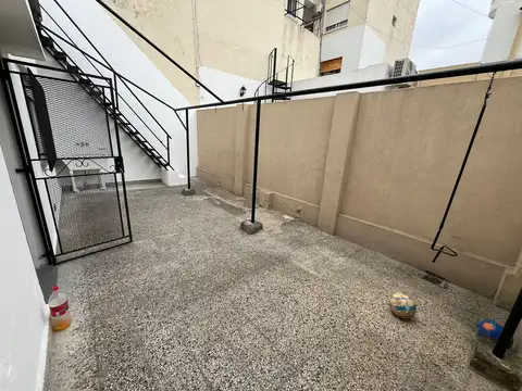 Depto Tipo Casa en Alquiler con 1 cocheras