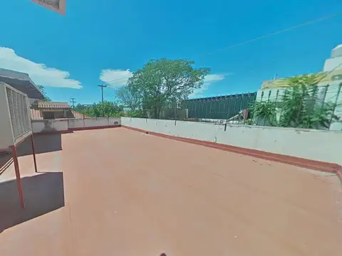 Casa 7 ambientes con 2 baños