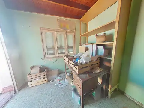 Casa 7 ambientes con 2 baños