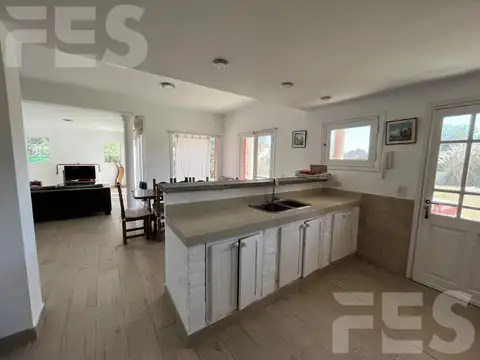 CASA ALQUILER RESIDENCIAL 6 AMBIENTES EN FINCAS DE SAN VICENTE SECTOR CHACRAS 1