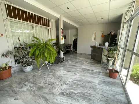 Casa en Venta con 3 cocheras