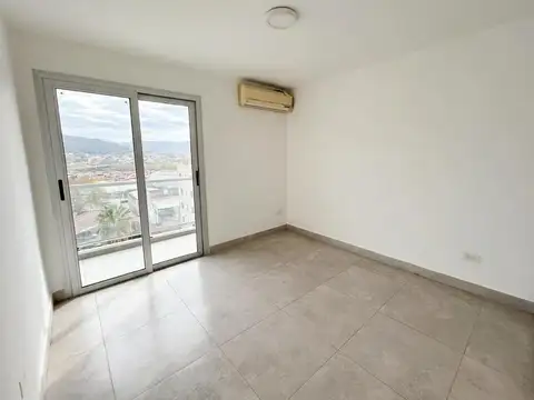DEPARTAMENTO EN ALQUILER c/ COCHERA B° CENTRO