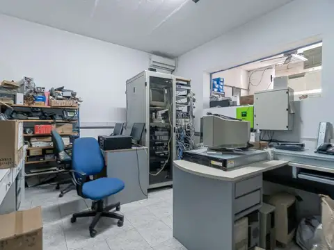 Casa 10 ambientes con 2 baños