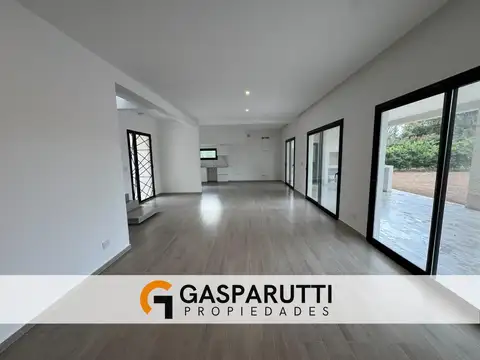 Casa en Venta con 4 cocheras