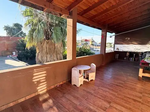 VENTA CASA 4 AMB. C/ PILETA Y QUINCHO I. CASANOVA