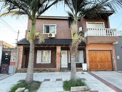 VENTA CASA 4 AMB. C/ PILETA Y QUINCHO I. CASANOVA