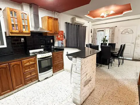 Casa en Venta en Isidro Casanova, USD 115.000
