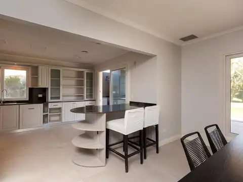 Casa 4 ambientes con 3 baños