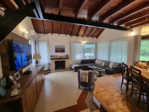 Casa 7 ambientes con 3 baños