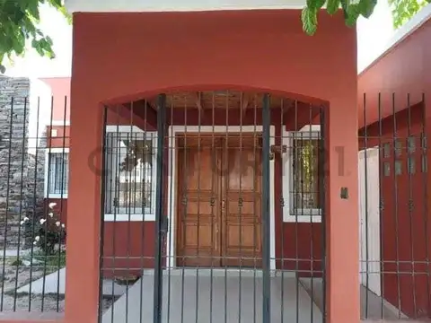 CASA CON DEPARTAMENTO EN VENTA