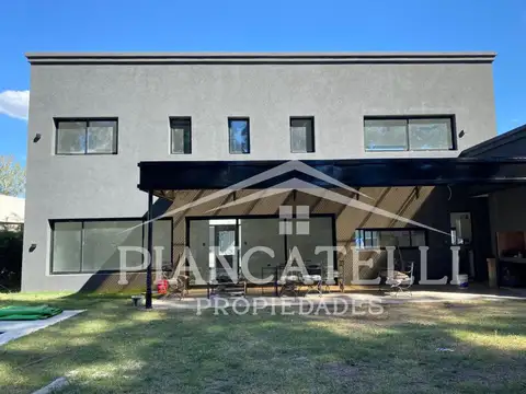 Casa 5 ambientes con 3 baños