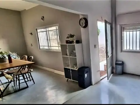 Casa 5 ambientes con 1 baño