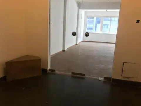 Venta oficina de planta completa en Microcentro
