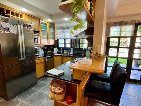 Casa en Venta con 3 cocheras