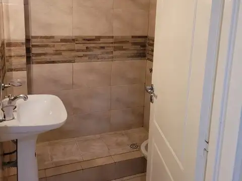 Depto Tipo Casa en Alquiler en Caseros, $ 570.000