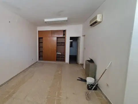 Oficina en Alquiler con 3 cocheras