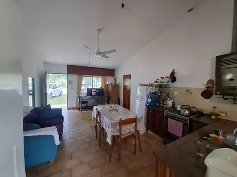 "Gran Casa con hermosa vista al lago y las sierras"