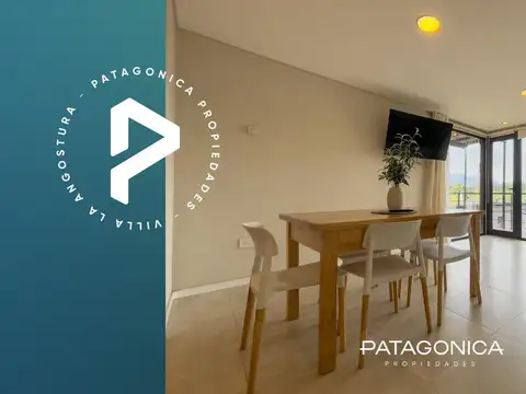 VENTA- DEPARTAMENTO 2 AMBIENTES CON COCHERA CUBIERTA, DECK Y JARDIN. BARRIO EL MERCADO, VILLA LA ANGOSTURA