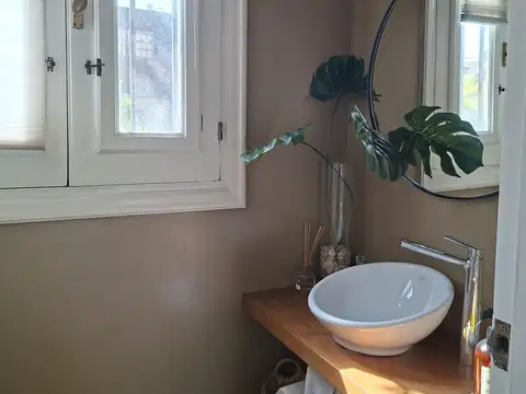 Venta Casa en La Merced con jardín, pileta y quincho