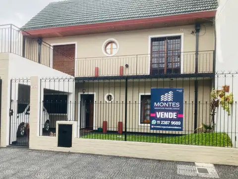 Casa en venta de 4 amb. con parque y quincho