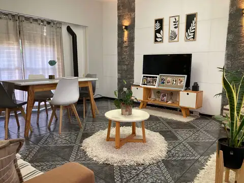Casa 4 ambientes con 2 baños